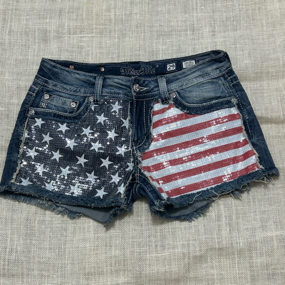 Womens Miss Me JP6178H2 "USA
Flag" Patriotic Memorial Day Jean
Shorts! Size 29